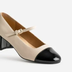 Babies beige à bout et talon verni noir