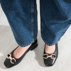 Ballerine à talon noire