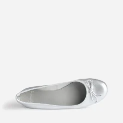 Ballerine argentée en cuir à petit nœud