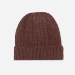 Bonnet bordeaux en tricot torsades