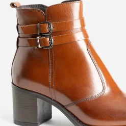 Boots à talon cognac en cuir avec double bride