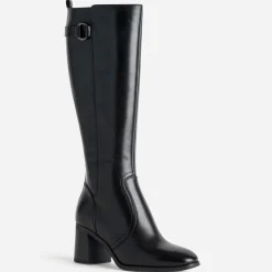 Botte noire en cuir décor anneau