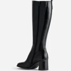 Botte noire en cuir décor anneau