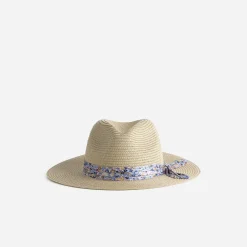 Chapeau beige effet paille foulard imprimé bleu