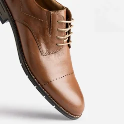 Derby cognac en cuir ligne perforée