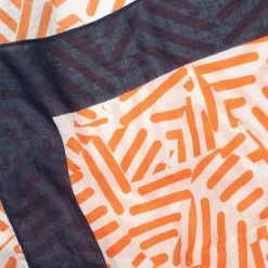 Foulard carré TBS blanc à motif graphique rouge et bordure marine