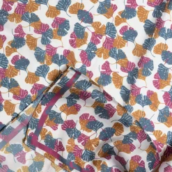 Foulard écru imprimé feuilles