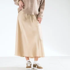 Jupe longue TEXTO beige satinée
