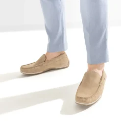 Mocassin beige en cuir velours