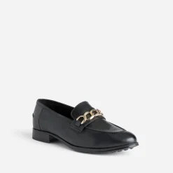 Mocassin noir en cuir à chaîne