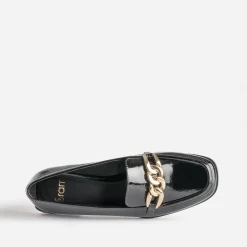 Mocassin noir verni avec chaîne dorée
