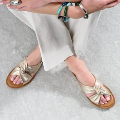 Mule TEXTO dorée en cuir à brides souples croisées