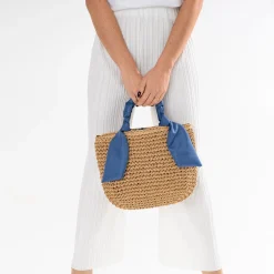 Panier beige foncé tressé à anses bleues