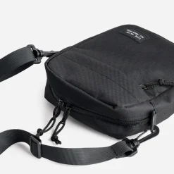 Pochette noire à bandoulière