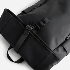 Sac à dos noir mat toucher gomme