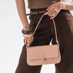 Sac à main bois de rose métalleries dorées