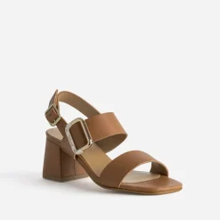 Sandale à talon camel cuir boucle fantaisie