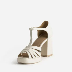 Sandale beige à talon