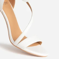 Sandale blanche à talon fin