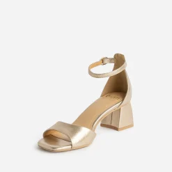 Sandale dorée à talon flare