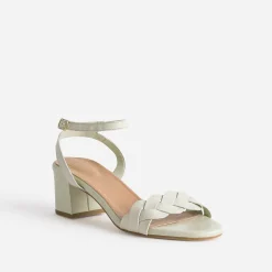 Sandale en cuir blanc cassé