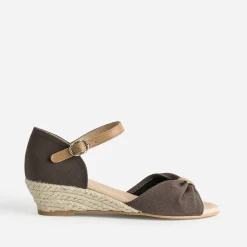 Sandale marron éco-conçue à petit talon compensé