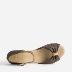 Sandale marron éco-conçue à petit talon compensé