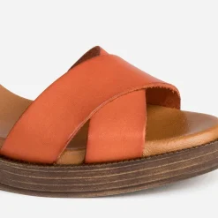 Sandale orange foncé éco-conçue en cuir