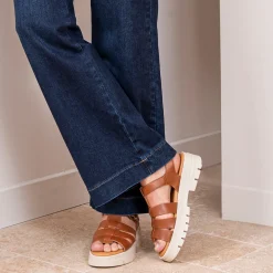 Sandale TEXTO cognac en cuir à semelle crantée