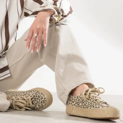 Tennis beige toile motif léopard