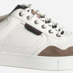 Tennis blanche embossage et détails couleurs